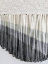 Load image into Gallery viewer, Round dip dye macrame - Shades Of Gray
